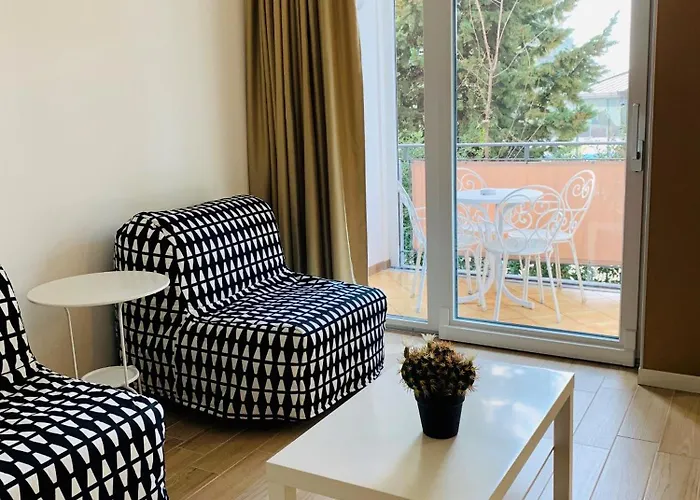 Front 2 Διαμέρισμα *